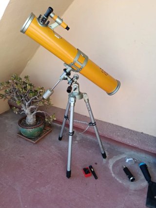 Telescopio Zeus reflector D114mm F920mm. + Trípode