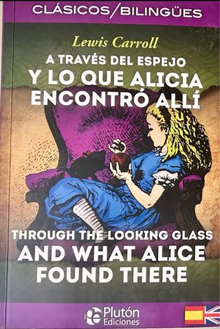 A través del espejo y lo que Alicia encontró allí