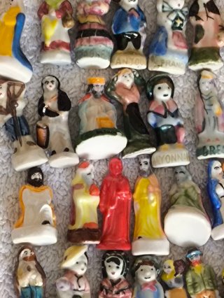50 FIGURAS ROSCON REYES DE CERAMICA NUEVAS.