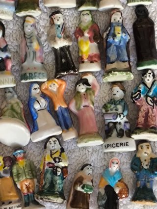 50 FIGURAS ROSCON REYES DE CERAMICA NUEVAS.