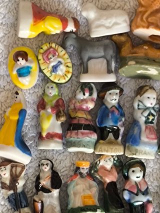 50 FIGURAS ROSCON REYES DE CERAMICA NUEVAS.
