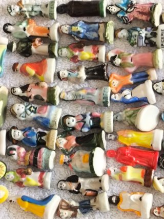50 FIGURAS ROSCON REYES DE CERAMICA NUEVAS.