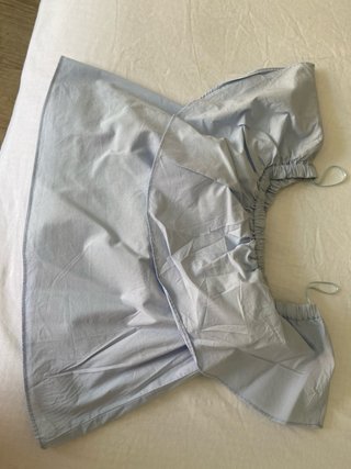 Camisa azul de volantes