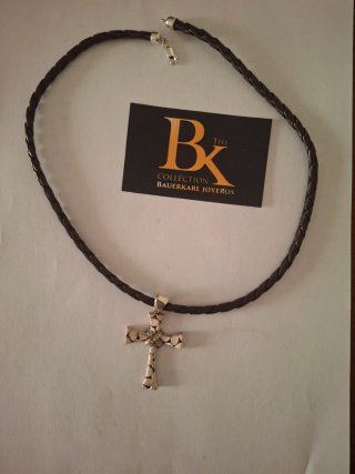 Collar Cruz Gótica Plata 925 y Cuero Trenzado