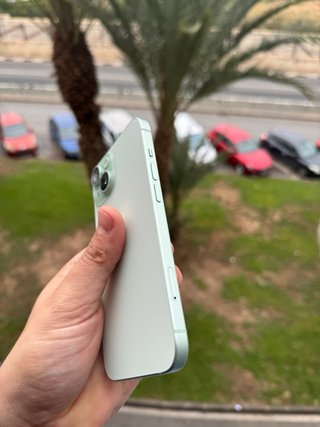 iPhone 15 - 93% Batería