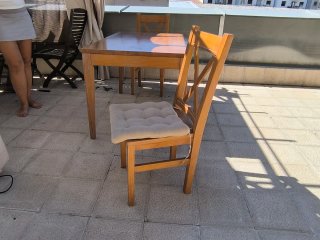 Mesa de comedor de madera maciza