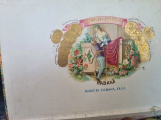 Caja de puros Romeo y Julieta vacía