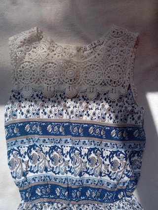 Mono de verano con encaje