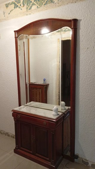 Mueble de entrada con espejo y mármol