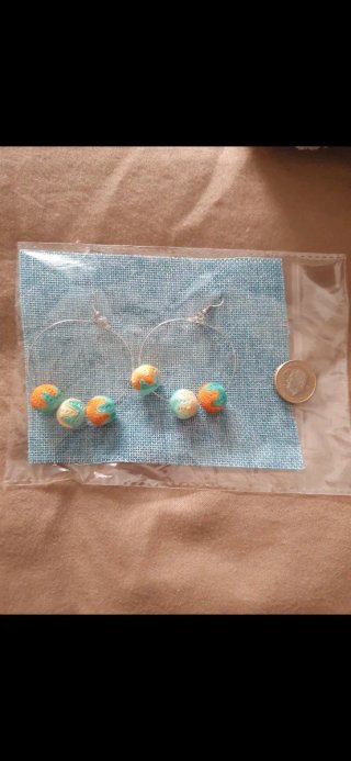 Pendientes artesanales chica naranja y verde
