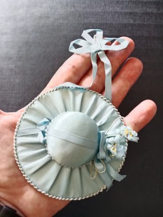 ANTIGUO ACERICO O ALFILETERO DE SEDA