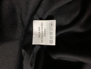 Vestido de fiesta negro con plumas