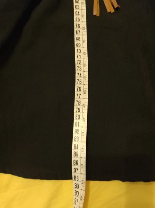Vestito nero con maniche trasparenti