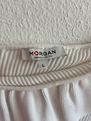 Camisa blanca con volantes