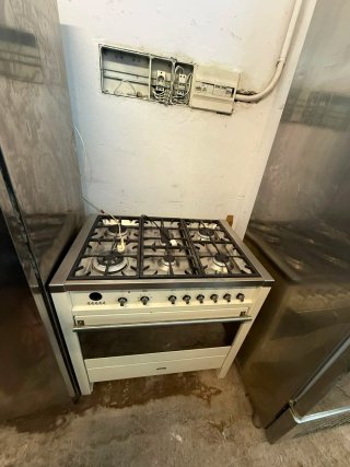 Cocina Smeg Beige y Plata