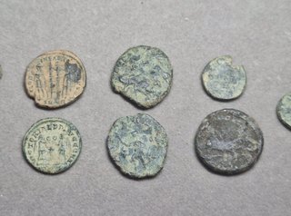Lote de monete romane da pulire e identificare