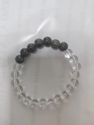 Pulsera de piedras grises y blancas