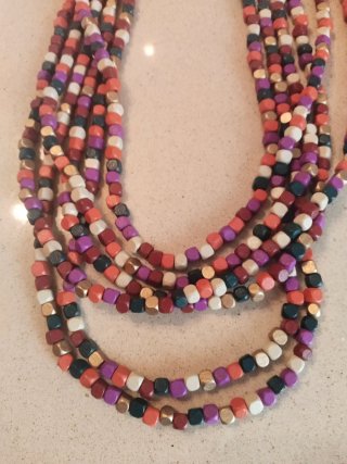Collar multicuentas de madera