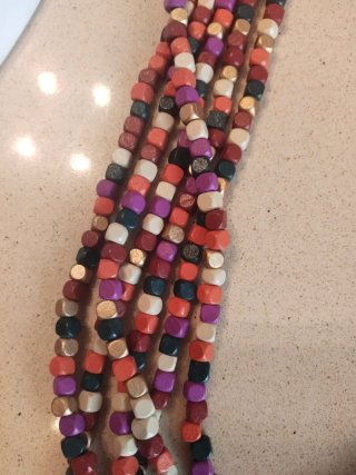 Collar multicuentas de madera
