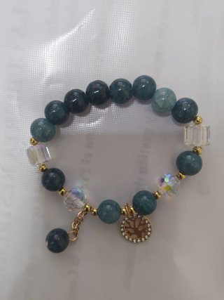 Pulsera de piedras verdes y dorada