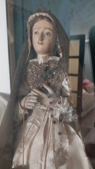 Antigua Virgen con rosario