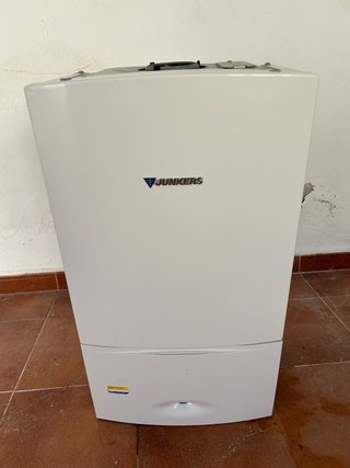 Caldera Junkers Propano Blanca con soporte