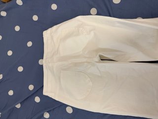 Pantalones blancos de campana