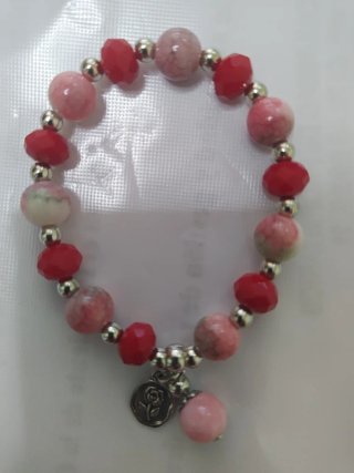 Pulsera de cuentas rosas y rojas