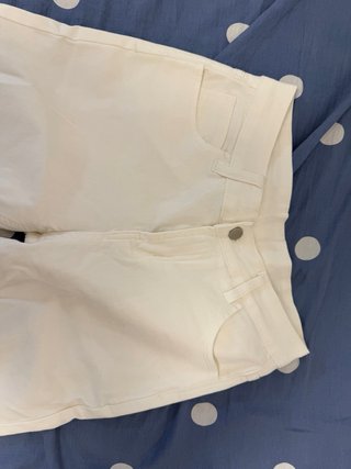 Pantalones blancos acampanados