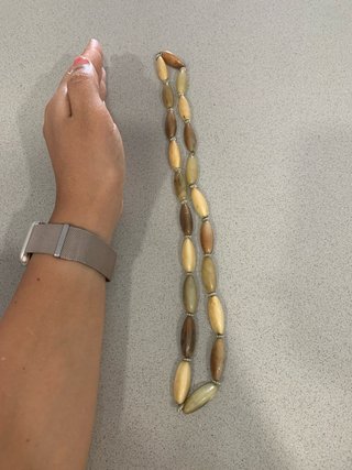 Collar de cuentas ovaladas