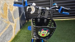 Bicicleta infantil Btwin blanca y azul