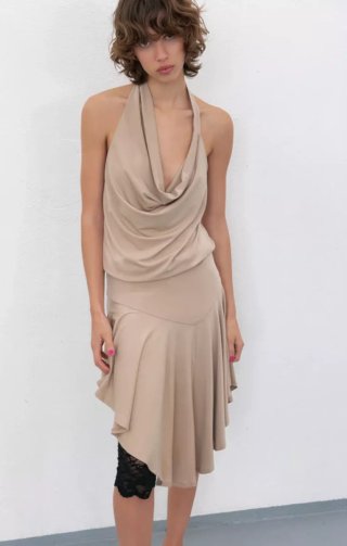 Vestido halter beige espalda descubierta