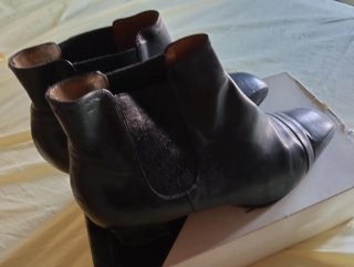 Stivaletti neri in pelle