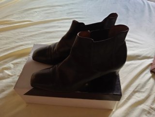 Stivaletti neri in pelle