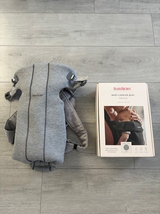 Mochila Portabebés BabyBjörn Mini Gris