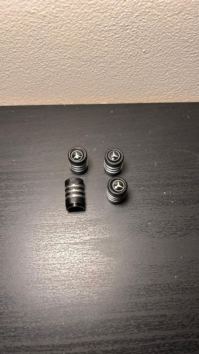 PACK TAPABUJES MERCEDES 75 mm + TAPONES VÁLVULA