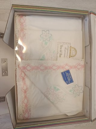 Raro Corredo Vintage DEA Ricami 23 pz in Valigetta