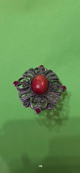 Pendientes vintage con piedras rojas