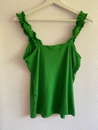 Camiseta Kiabi verde con volantes