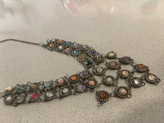 Collar antiguo multicolor plata