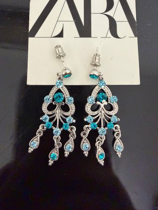 Orecchini Zara pendenti con strass