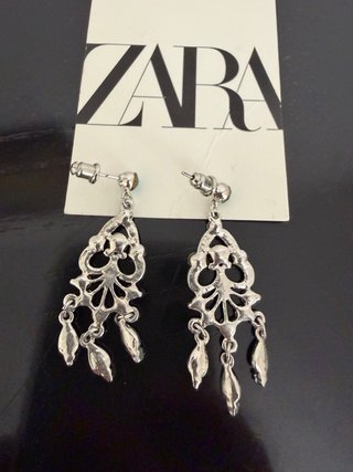 Orecchini Zara pendenti con strass
