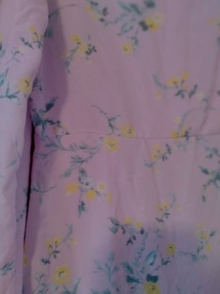 Abito rosa floreale con balze