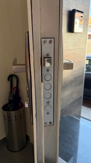 Puerta de calle seguridad