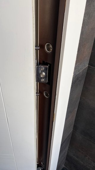 Puerta de calle seguridad