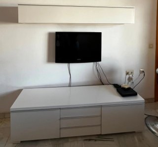 Mueble de salón blanco