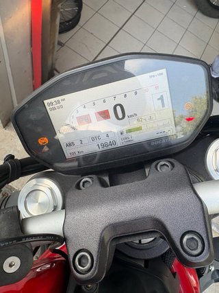 Ducati Monster 821 Roja