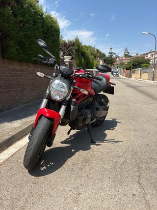 Ducati Monster 821 Roja