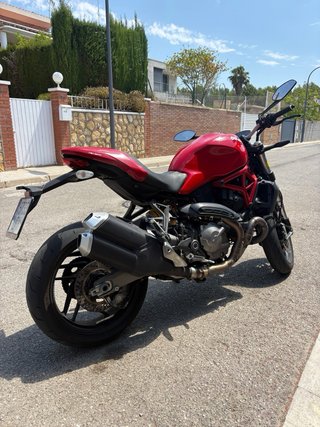 Ducati Monster 821 Roja