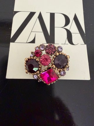 Spilla Zara con pietre colorate